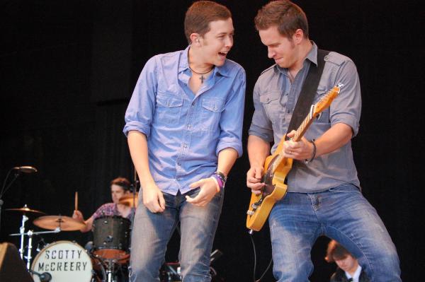 Scotty McCreery celebrates 18th birthday with hometown concert