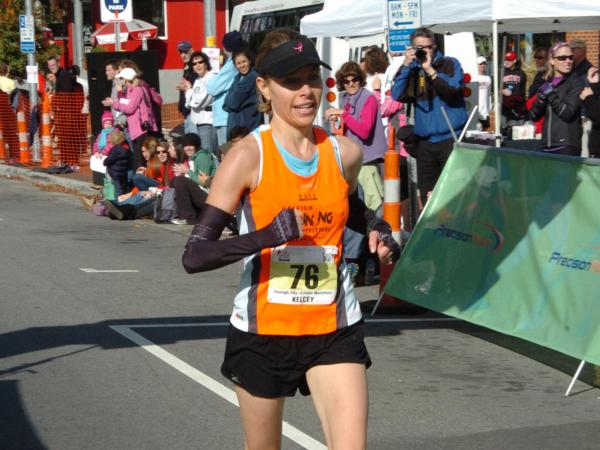 Kelcey Carlson at the City of Oaks marathon, November 2011. (Photo courtesy of GradImages®/MarathonFoto)