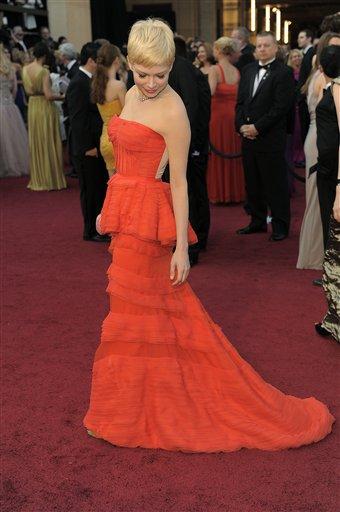 Michelle Williams arrives before the 84th Academy Awards on Sunday, Feb. 26, 2012, in the Hollywood section of Los Angeles. (AP Photo/Chris Pizzello)