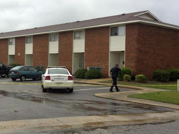 Man dies after Fayetteville apartment shooting