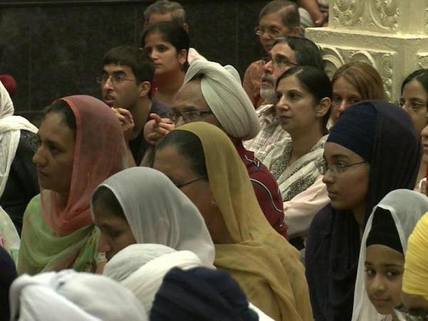 Sikhs, Hindus pray together at Cary temple for Wisconsin victims