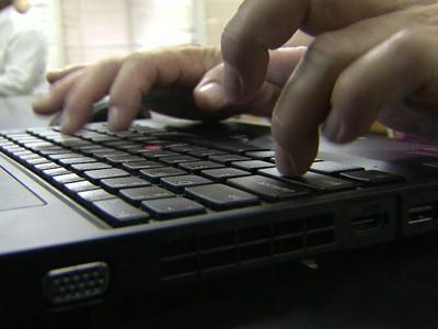 Orange County schools ditching backpacks for laptops 