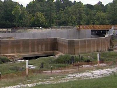 Judge rules that Hope Mills can sue for dam failure