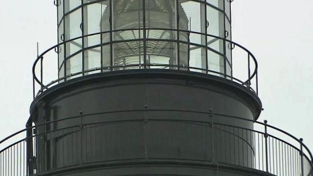 Tourists return to Bodie Island Lighthouse