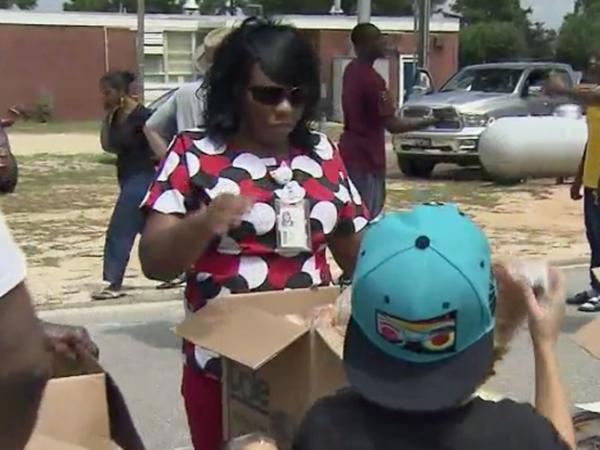 Furloughed federal workers get help at food drive