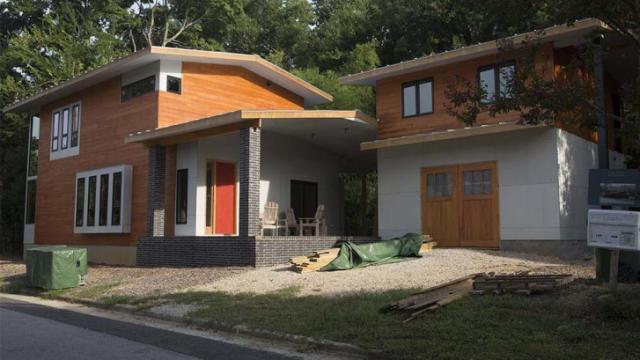 Oakwood residents face off over controversial modern house