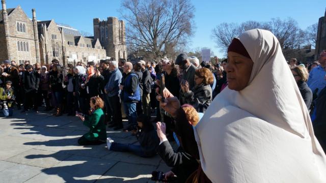 Duke students rally around Muslims for call to prayer