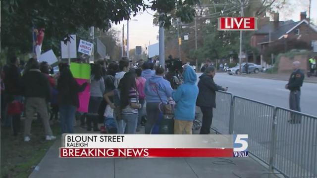 Immigration activists march to Governor's Mansion