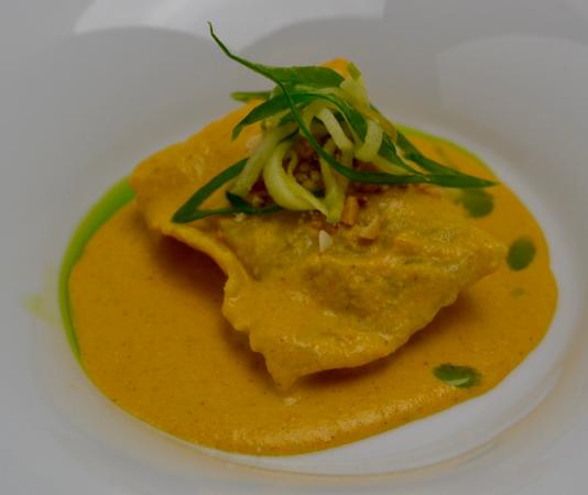 COURSE 2: Fresh from NC Waters Swordfish & Crab Ravioli, Curried Bertie County Blistered Peanut Sauce, Pickled Apple & Ginger, Basil Oil (Curt’s Cucina) - Score: 28.16