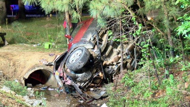 3 injured in Johnston County rollover wreck, troopers say