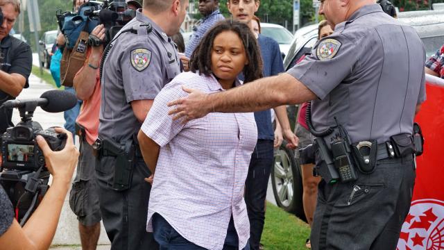 Deputies arrest woman who toppled Durham statue 