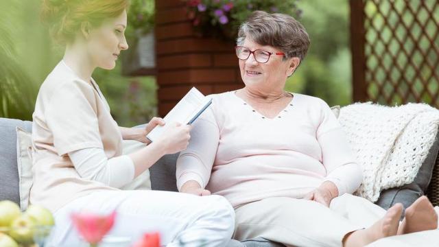 5 ways to celebrate Mother's Day with loved ones with Alzheimer's disease or dementia 