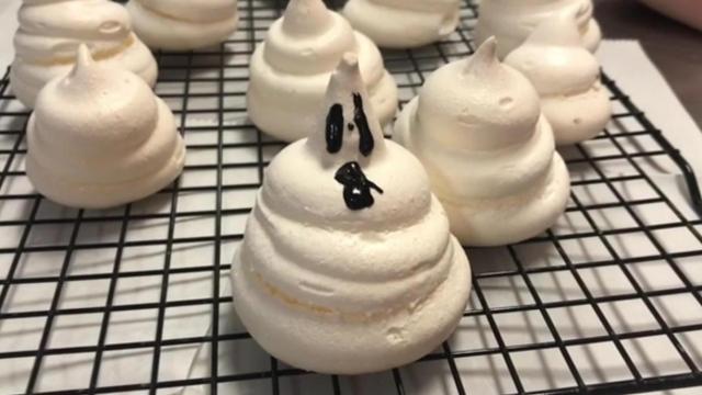 Recipe: Ghost meringues
