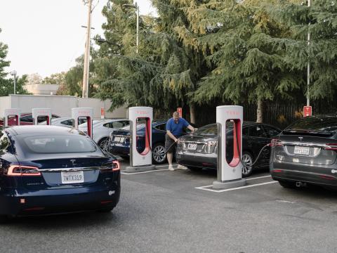 Tax Subsidies Perplex Makers of Electric Cars