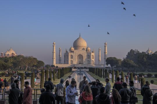 To Rid the Taj Mahal of Its Grime, India Prescribes a Mud Bath