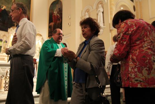 Peter Colapietro, ‘Saloon Priest’ Who Ministered to Lowly and Mighty, Dies at 69