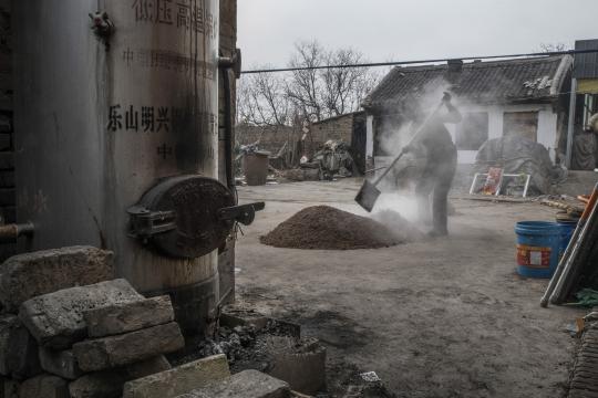 In China’s Coal Country, Shivering for Cleaner Air