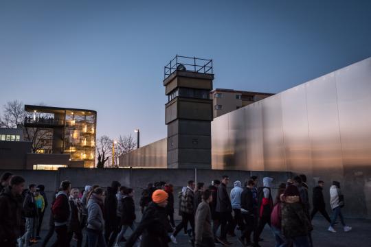 Germans Quietly Pass an Equinox of Unity, but the Walls Remain
