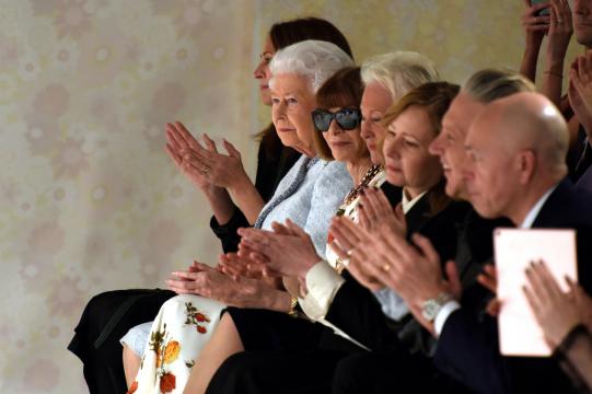 London Fashion Week Draws the Queen and the Rabble