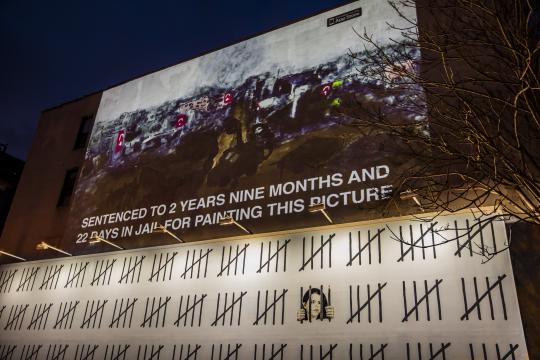 New Banksy Mural in New York Protests Turkish Artist’s Imprisonment
