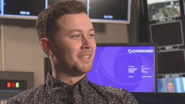Scotty McCreery loses label, finds himself