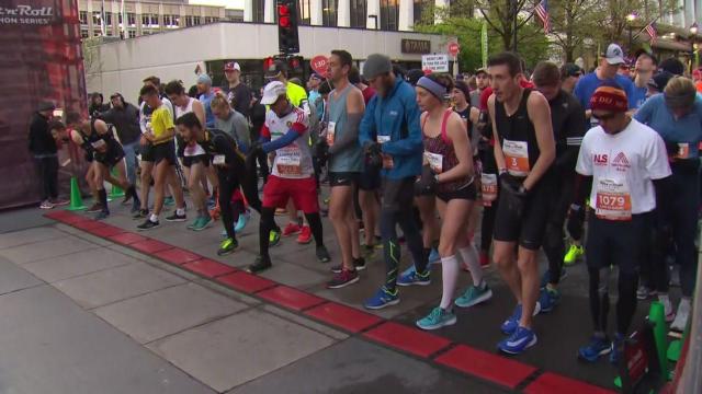 Runners kick off starting line at Rock 'n' Roll Half-Marathon