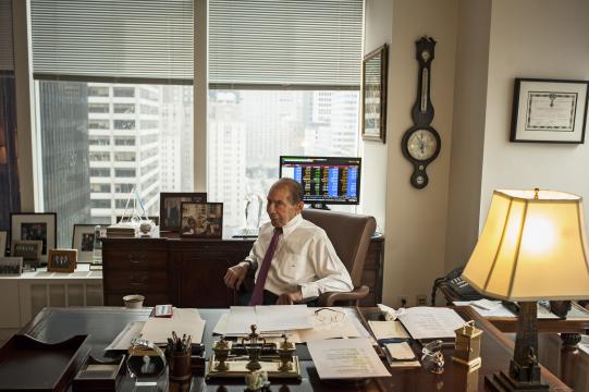 Wall Street Titan Takes Aim at the Law That Sidelined Him