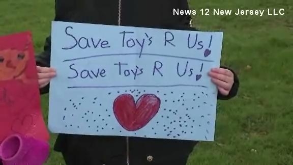 8-year-old organizes effort to save Toys R Us