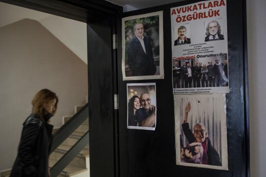 Cumhuriyet, Turkey’s Independent Voice, Perseveres With a Smile