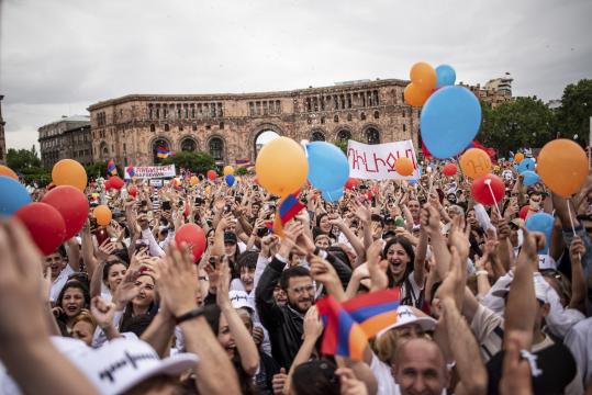 Behind Armenia’s Revolt, a Young Army From the Tech Sector