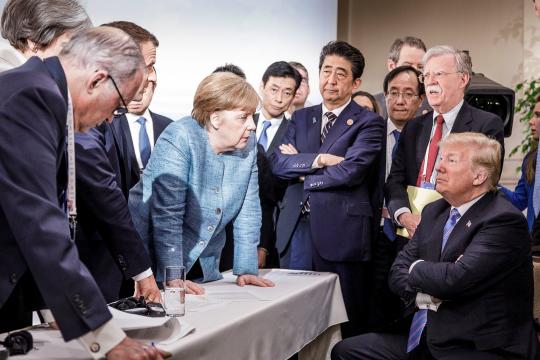 A Trump Photo Goes Viral, and the World Enters a Caption Contest