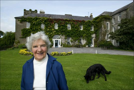 Myrtle Allen, Who Elevated Irish Cooking, Dies at 94