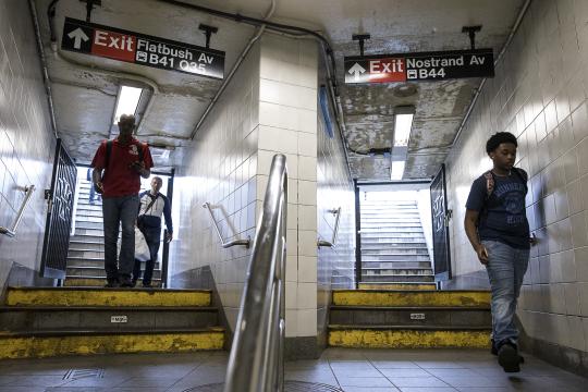 Subway Delays Hit Low-Income New Yorkers the Hardest, Report Says