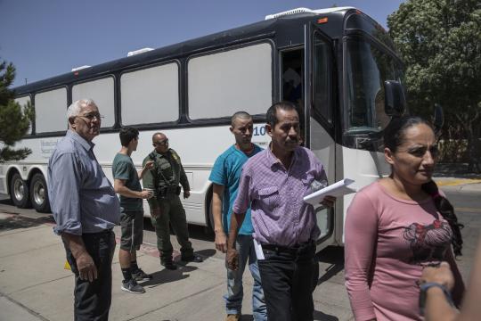 First Wave of Migrant Children Reunited With Parents