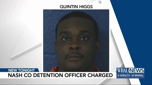 Detention officer charged with smuggling cellphones into jail