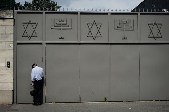 FILE — A synagogue in Sarcelles, a suburb of Paris, Aug. 1, 2014. Several kosher grocers were burned here in 2014 as a pro-Palestinian demonstration turned violent, one of many incidents which have some French commentators discussing whether a “new anti-Semitism” is related to the country’s growing Muslim population. (Capucine Granier-Deferre/The New York Times)
