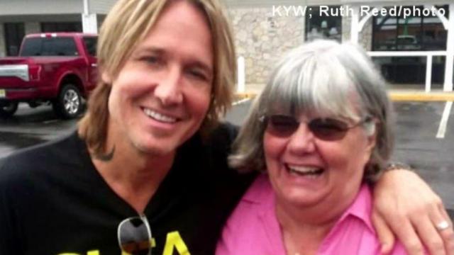 Woman stops to help man pay for gas, finds out it's Keith Urban