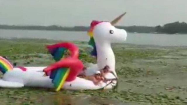 Raw: Deputy rescues women stranded in unicorn float