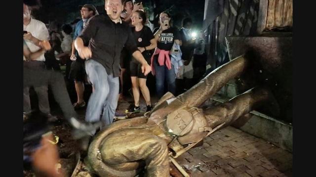‘Silent Sam’ Confederate Statue Pulled Down in North Carolina