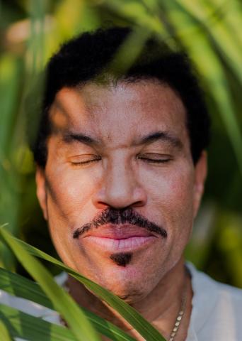 Lionel Richie Has Some Bedding to Sell You
