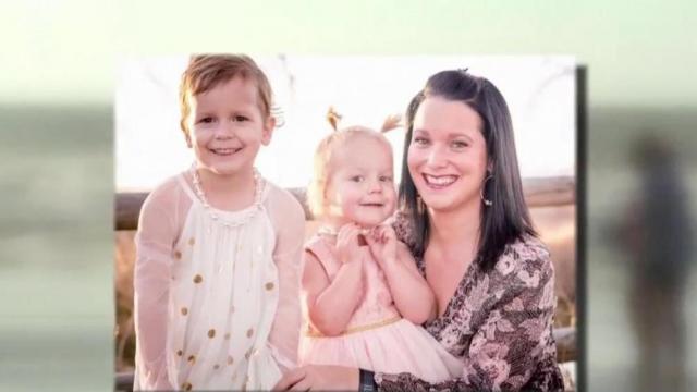 Hundreds pay respects to Shanann Watts, daughters 