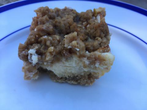 Apple caramel cheesecake bars