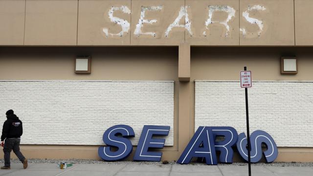 Fayetteville family reacts to Sears closing