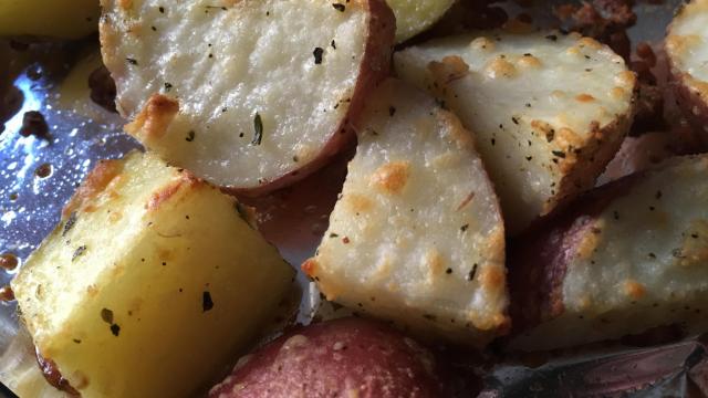 Recipe: Parmesan garlic roasted potatoes