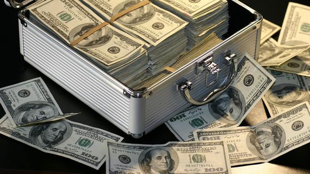 Warrant: Man bought cellphone with counterfeit $100 bills