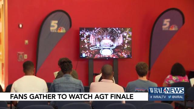 Fans gather for 'AGT' watch party