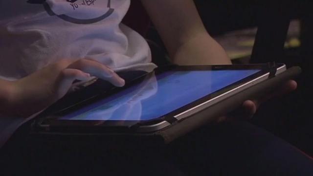 Kids showing signs of eye damage from screen use