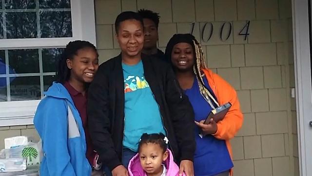 Hurricane Matthew victim, vet celebrates Christmas with children in their new home