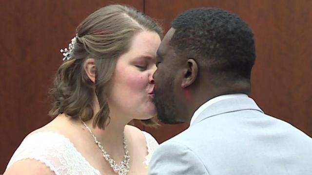Woman in need of heart transplant gets married