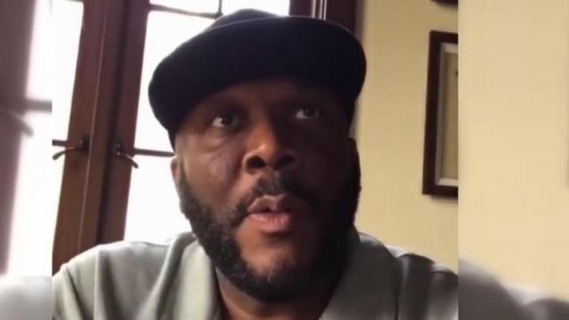 Tyler Perry pays for senior citizens' groceries during early shopping hour
